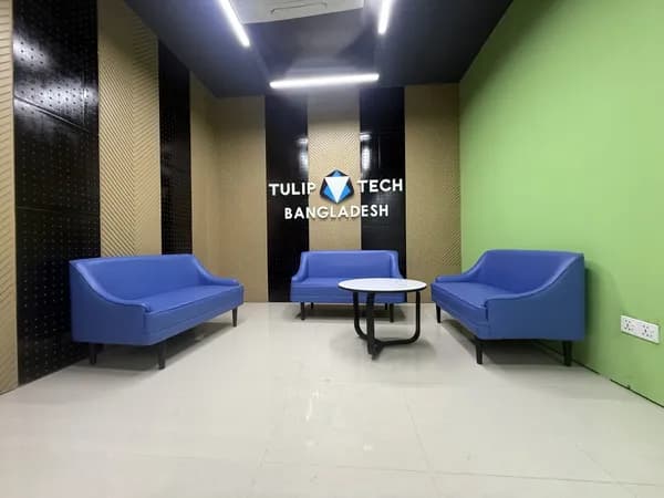 Contemporary IT office studio room design