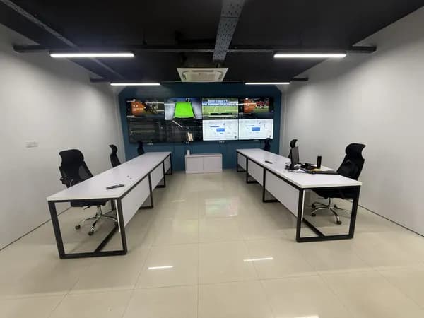 Contemporary corporate office workspace design in Dhaka