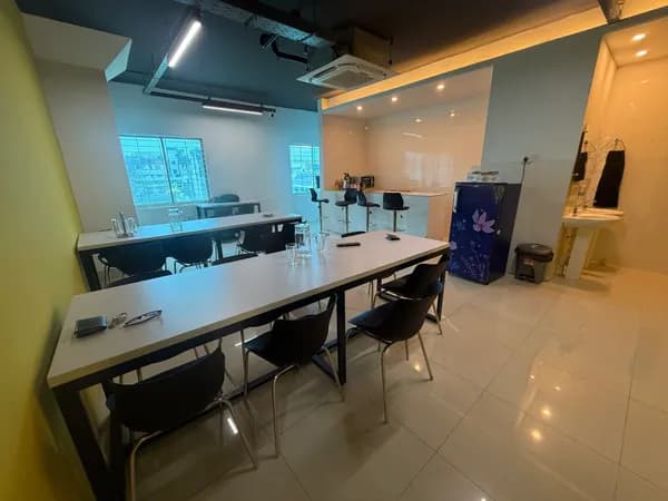 Modern IT office with breakout area design